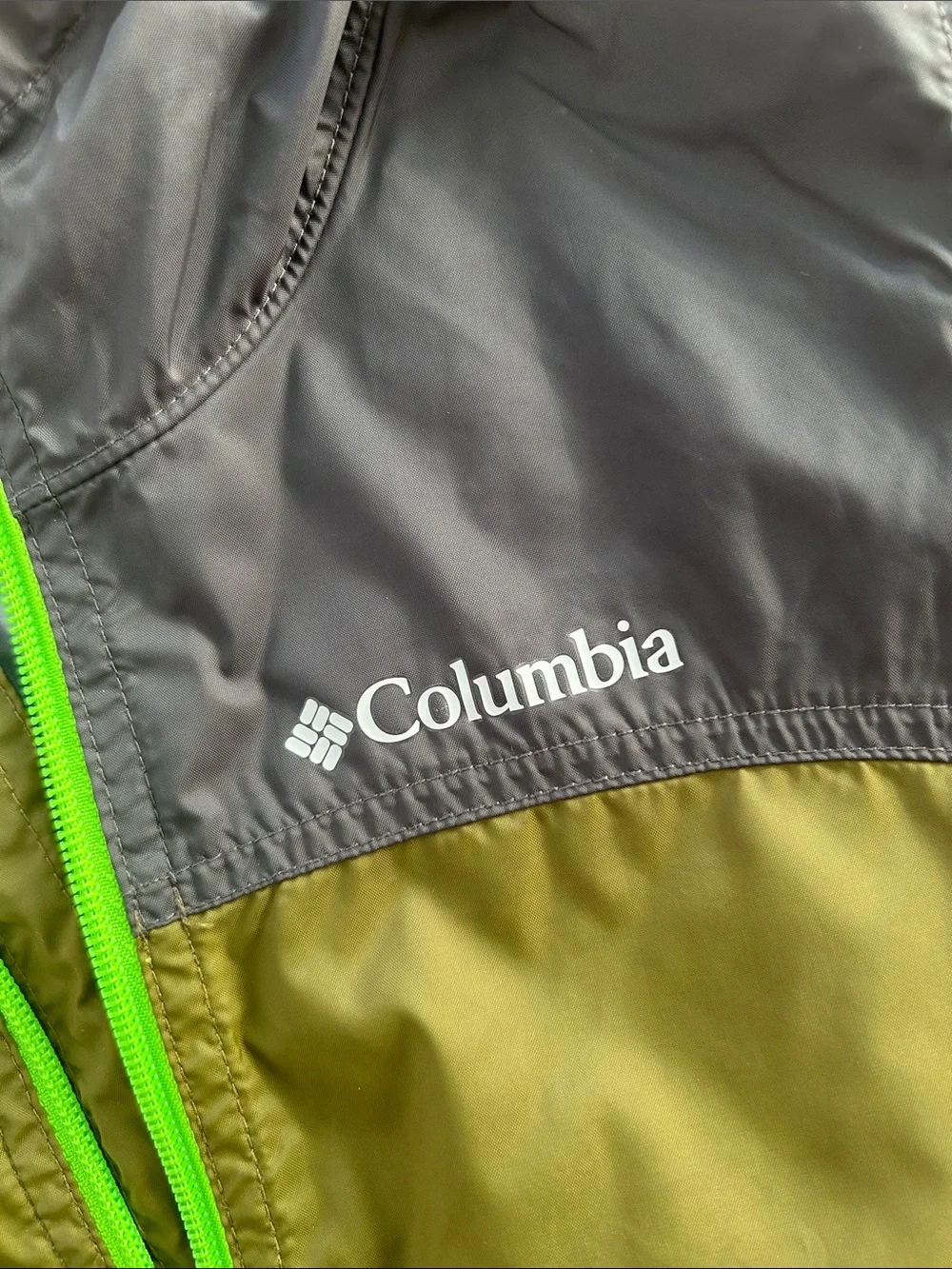 •COLUMBIA• Rain Jacket